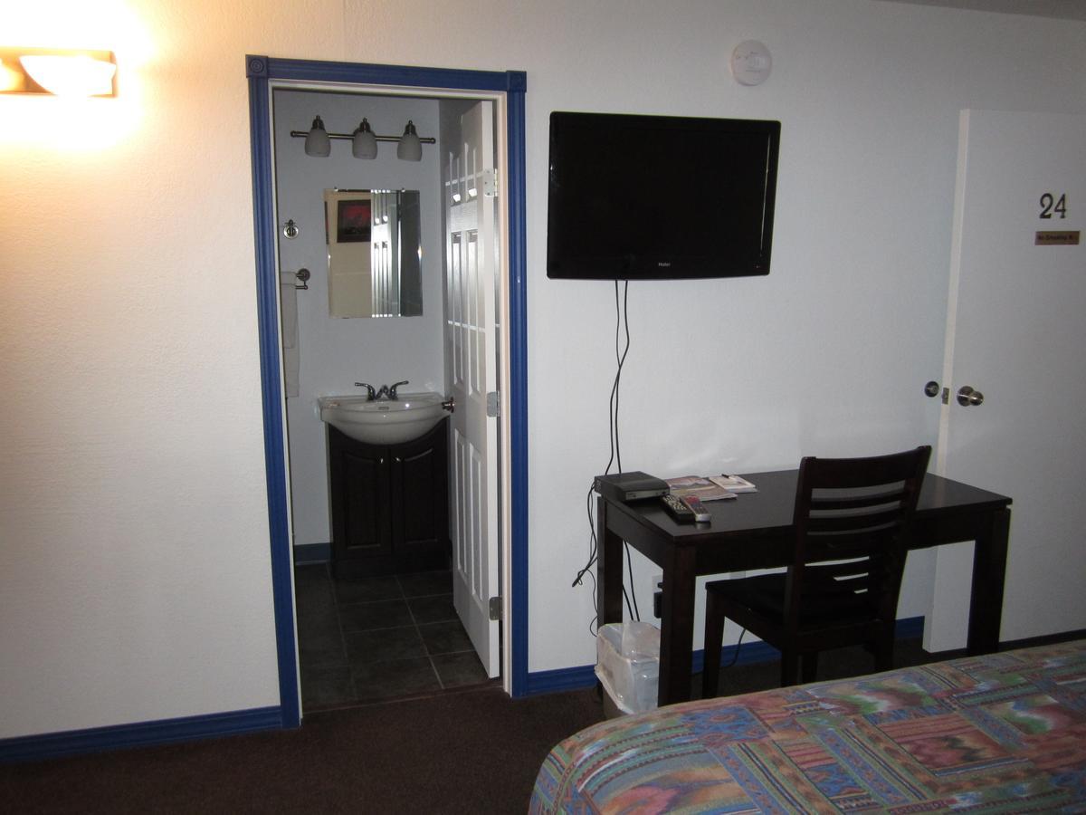 Nisutlin Trading Post Motel Teslin Habitación foto