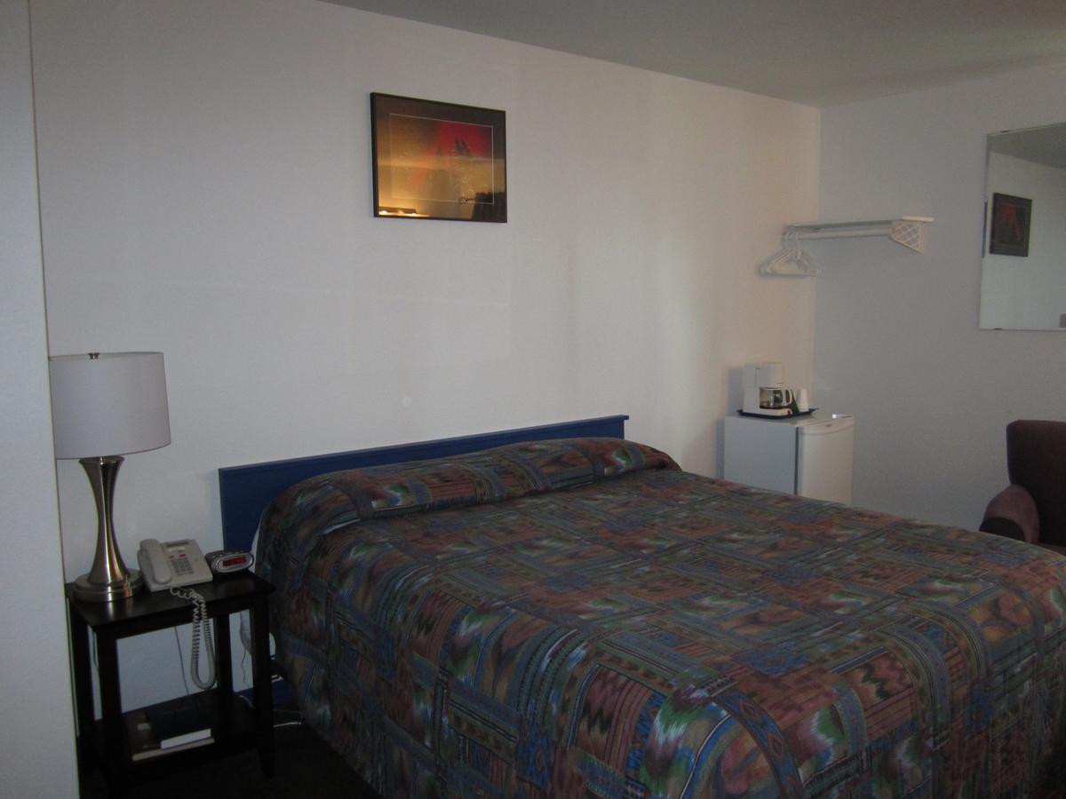 Nisutlin Trading Post Motel Teslin Habitación foto